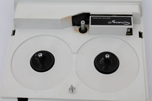 Craig 212 battery operated reel to reel tape recorder / player, 60s vintage Japan