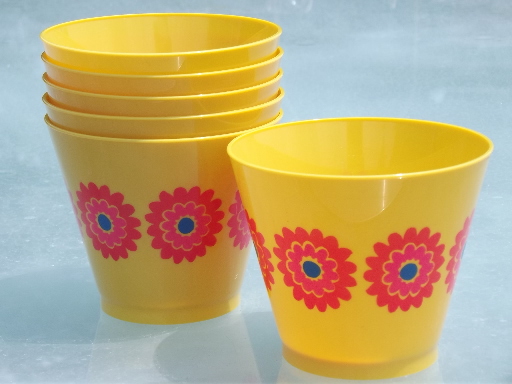 Flower power daisy print Hallmark plastic party cups, retro 70s vintage