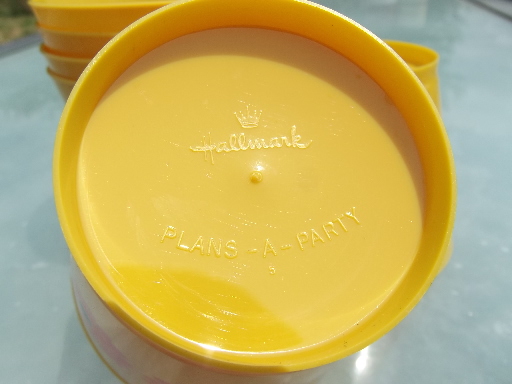 Flower power daisy print Hallmark plastic party cups, retro 70s vintage