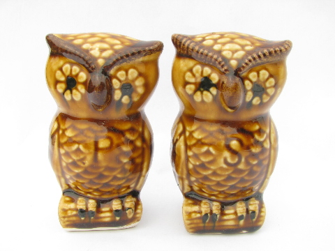 Flower power hippie owl pair S and P shakers, retro 70s vintage ceramic