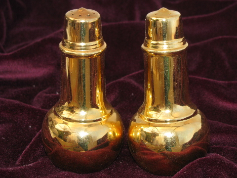 Gold electroplate salt and pepper shakers set, International Silver