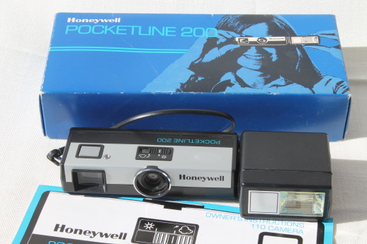 Honeywell Pocketline 200 vintage camera w/ flash, retro 70s instamatic type camera