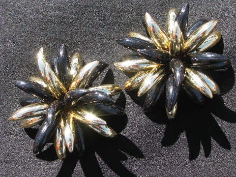 Huge retro gold tone anemone or starfish flower clip-on earrings, 60s vintage