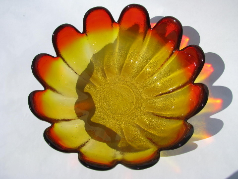 Indiana glass vintage daisy shape flower bowl, amberina sunset red color