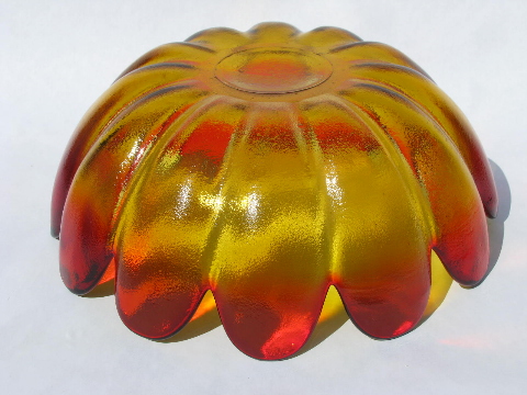 Indiana glass vintage daisy shape flower bowl, amberina sunset red color