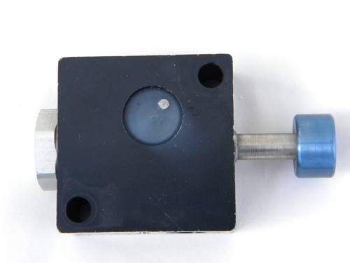 Industrial pneumatic push-button control valve