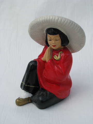 Kitschy 50's vintage Chinese figures lot, girl w/ parasol, shelf sitters