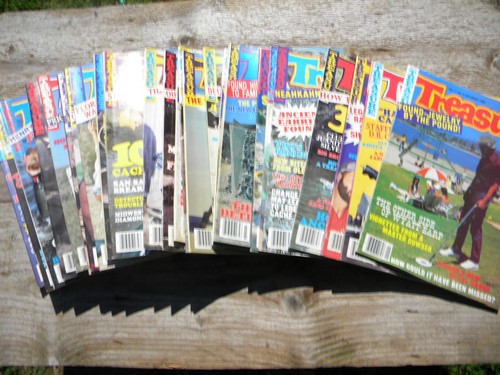 Large lot of old 1980s Treasure magazines back issues full years metal detecting
