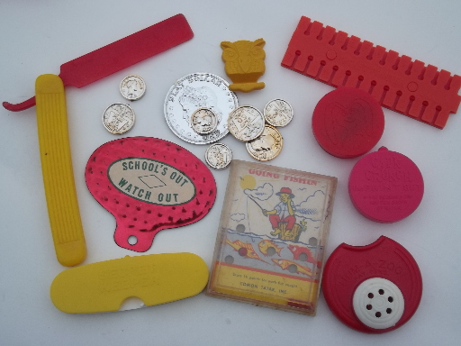 Lot cheap junk vintage toys, retro cereal box prizes, plastic charms