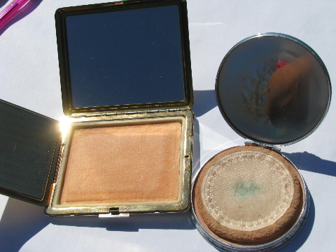 Lot of James Bond vintage, compacts/address cases for evening bag or jacket