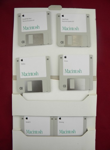 Mac Quadra 605 personal computer w/keyboard and mouse Apple system disks