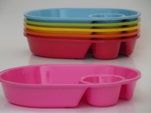 Melmac snack baskets w/ dipping sauce cups in bright retro colors!