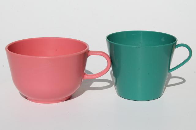 mismatched collection of vintage melmac plastic mugs & glasses, pink & aqua turquoise 