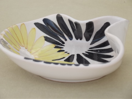 Mod 1950s vintage Italian pottery bowl, black, yellow, grey daisies