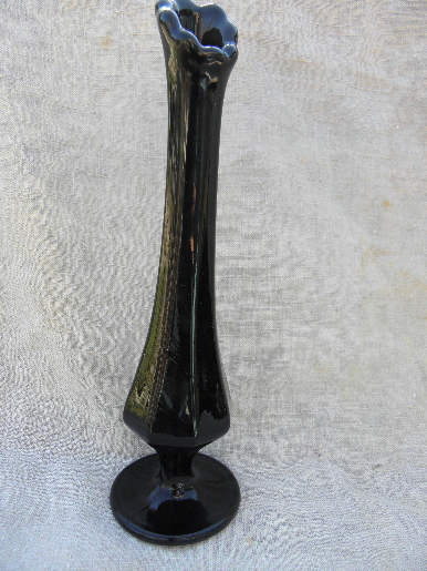 Mod black glass flower bud vase, vintage L E Smith Simplicity shape