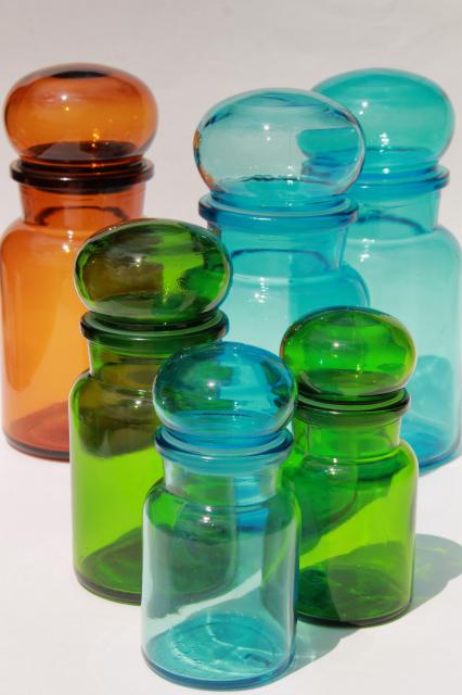 https://1stopretroshop.com/item-photos/mod-colored-glass-bottles-vintage-kitchen-canisters-airtight-seal-canister-jars-set-1stopretroshop-nt628201-1.jpg