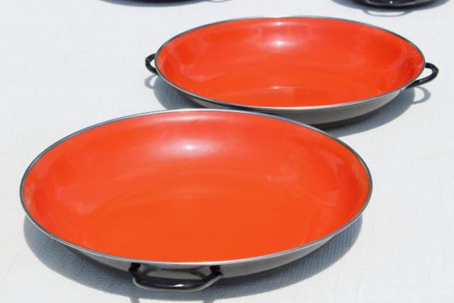 mod vintage Italian cookware set, colored enamel paella pan casseroles w/ skillet handle