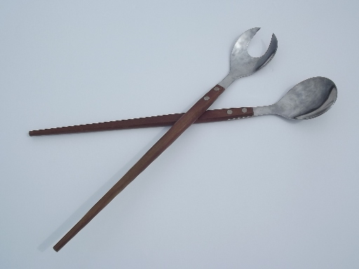 Mod vintage salad spoon and fork servers, retro long thin wood handles