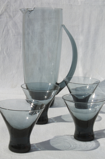 https://1stopretroshop.com/item-photos/old-morgantown-normandie-grey-smoke-glass-cocktail-pitcher-glasses-set-60s-vintage-1stopretroshop-z2266-1.jpg