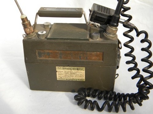 Old Motorola Handie-Talkie PT-300 lunchbox walkie-talkie radio transceiver