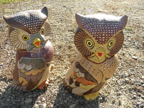 Pair of big chalkware owls, retro vintage hand-painted plaster owl coin banks