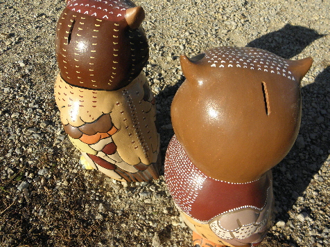 Pair of big chalkware owls, retro vintage hand-painted plaster owl coin banks
