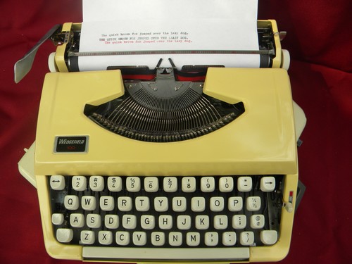 Retro 1960s Wedgefield 100 portable manual typwriter vintage Japan