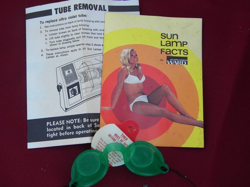 Retro 1970s tanning sun lamp, Montgomery Wards original box