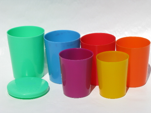 Retro colors nesting plastic tumblers set, 60s vintage party glasses