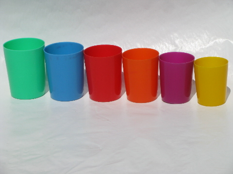 Retro colors nesting plastic tumblers set, 60s vintage party glasses