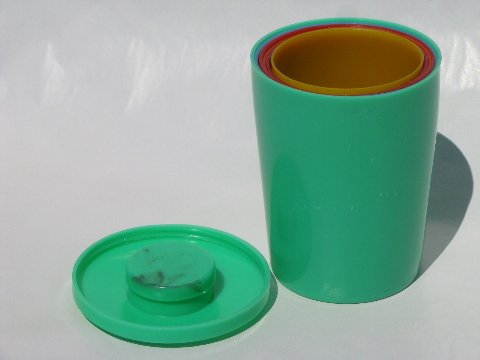 Retro colors nesting plastic tumblers set, 60s vintage party glasses