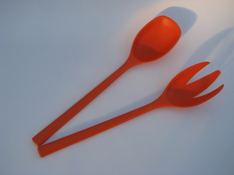 Retro coral orange plastic salad bowls set w/ spoon & fork