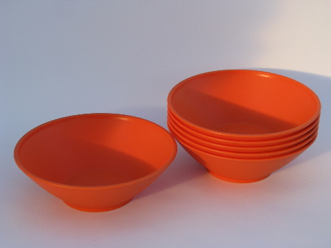 Retro coral orange plastic salad bowls set w/ spoon & fork