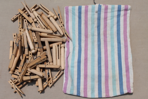 Retro cotton clothespin bag w/ vintage wood clothespins for wash day laundry 50s style!