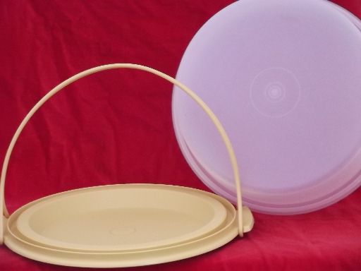 Retro gold Tupperware cake cupcake pie keeper carrier w/ cover & handle