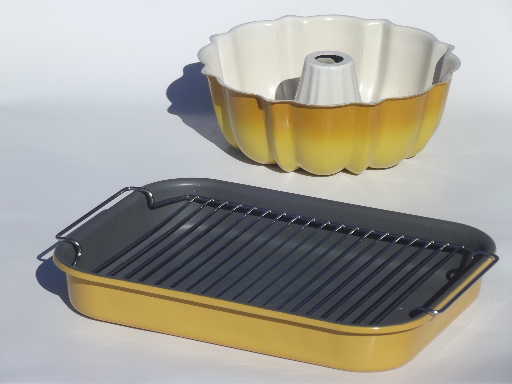 Retro harvest gold kitchen pans, roasting pan & bundt cake mold pan