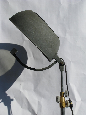 Retro mid-century vintage adjustable industrial studio task light w/tripod base