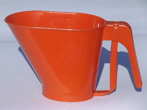 Retro orange plastic flour sifter, 70s 80s vintage Rubbermaid