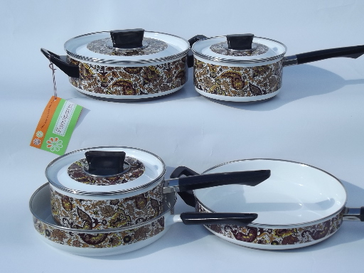 Six-Piece Fansipan Green Paisley Enamel Cookware Set`