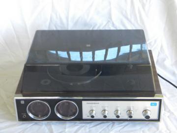 Retro Panasonic SD-84 phonograph turntable stereo record player