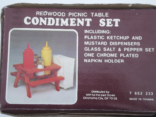 Retro plastic picnic ketchup & mustard bottles S&P set in redwood picnic table