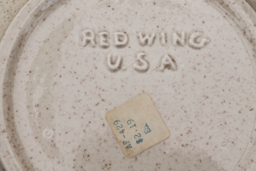 Retro tan fleck Red Wing pottery, large salad bowl w/ mod vintage shape