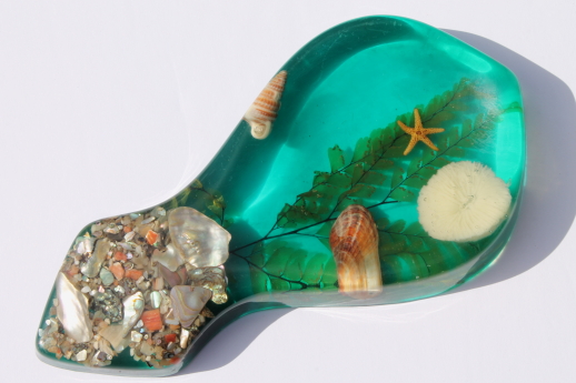 Retro vintage lucite plastic trivet & spoon holder, Florida souvenir seashell art