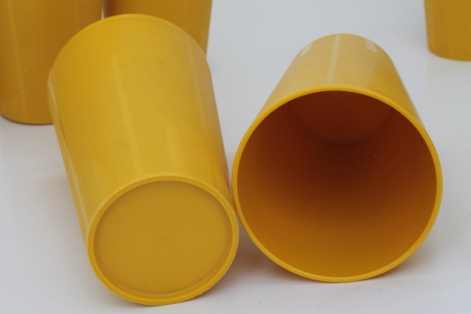 https://1stopretroshop.com/item-photos/retro-yellow-gold-plastic-tumblers-60s-70s-vintage-drinking-glasses-set-1stopretroshop-s22839-3.jpg