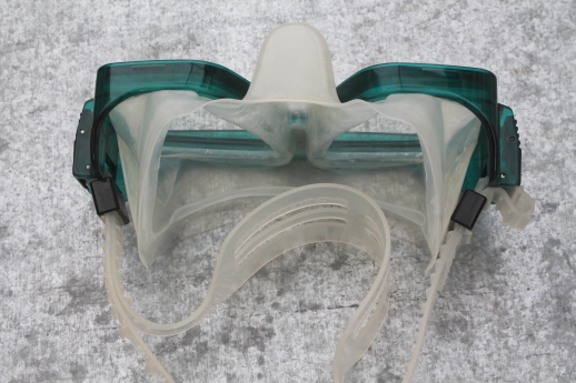 Scuba Pro dive mask new view crystal / teal w/ plastic ScubaPro case