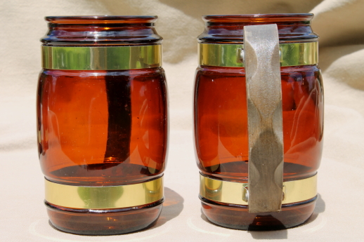 Set of retro Siesta Ware wood handled amber glass mugs, plain root beer brown