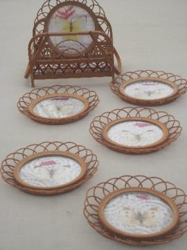 Set rattan coasters w/ butterfies, retro 60s vintage coasters w/ rack