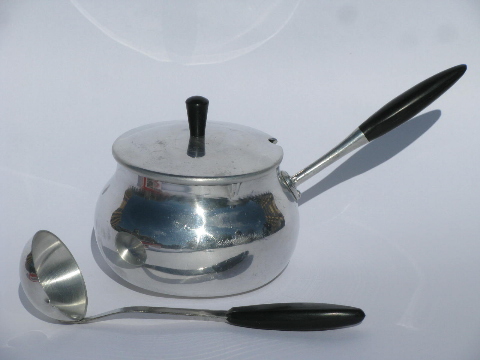 Small hard sauce pot w/ ladle, for flambe desserts or flaming Christmas plum puddings