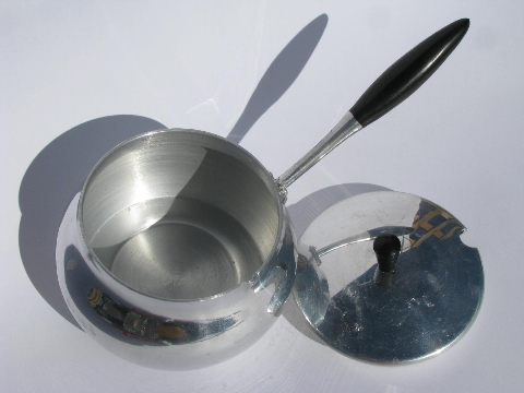 Small hard sauce pot w/ ladle, for flambe desserts or flaming Christmas plum puddings