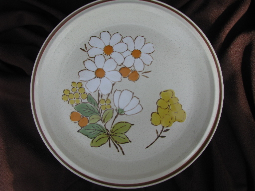 Summertime floral expressions round serving plate tray, retro Hearthside stoneware